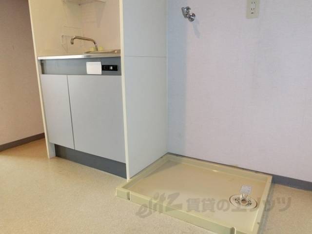 洗濯機置場　洗濯水栓も高さが有るので、大型やドラム式も対応出来ます。