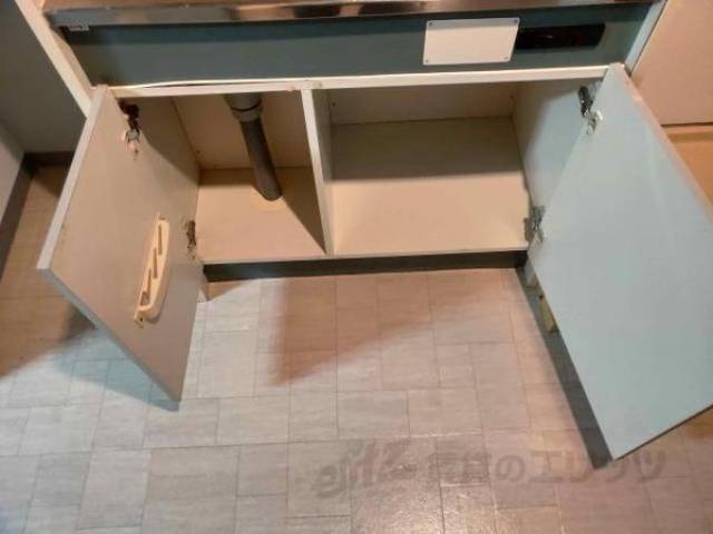 収納　キッチン下にも収納有ります。