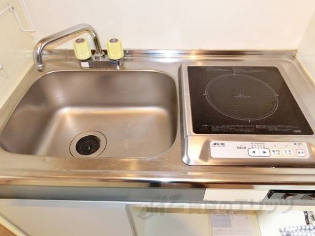 キッチン　IHクッキングヒーターなので、火事の心配も有りません