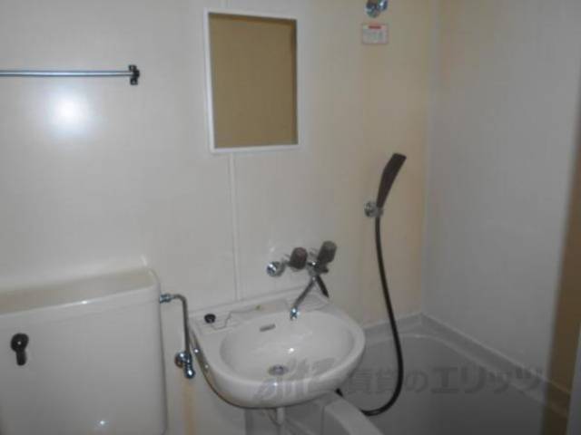 洗面所　洗面でお湯もシャワーも使えるのは嬉しいですね