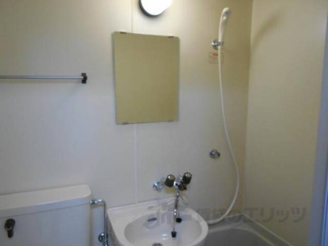 風呂　照明も明るくプライベート空間を照らします