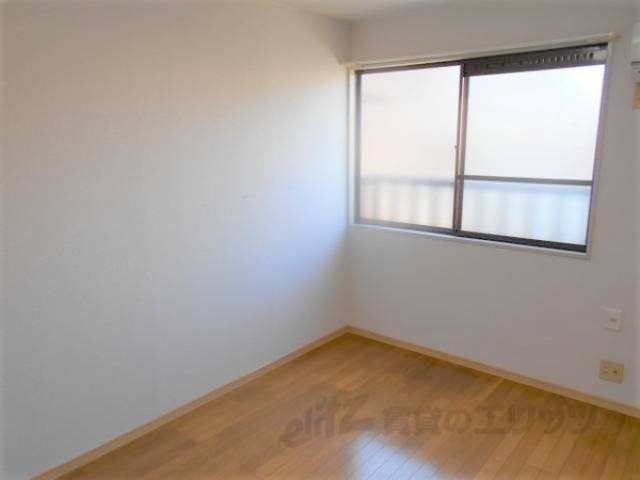 居室　【洋室タイプ】日差しも入り気持ちいい空間になります