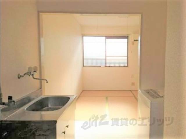 廊下　自然光だけでも明るいお部屋です。