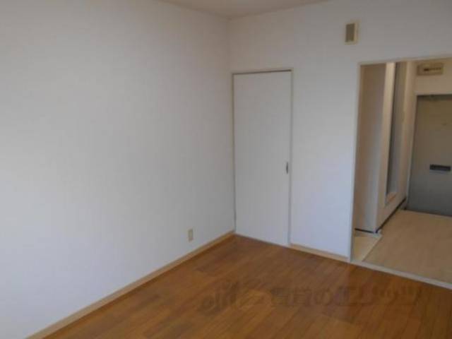 リビング　【洋室タイプ】ベッドも気軽に使えます。