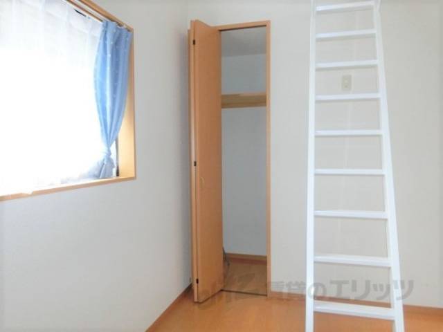 居室　ロフトへのはしご