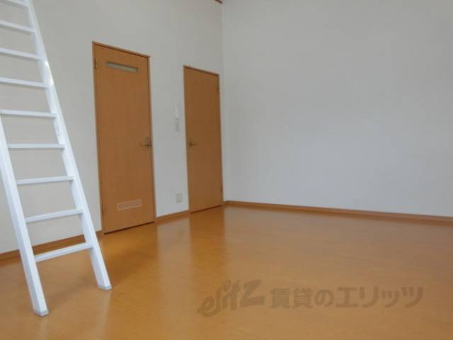 居室　ロフトへのはしご