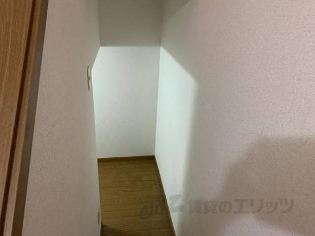 収納　階段下収納