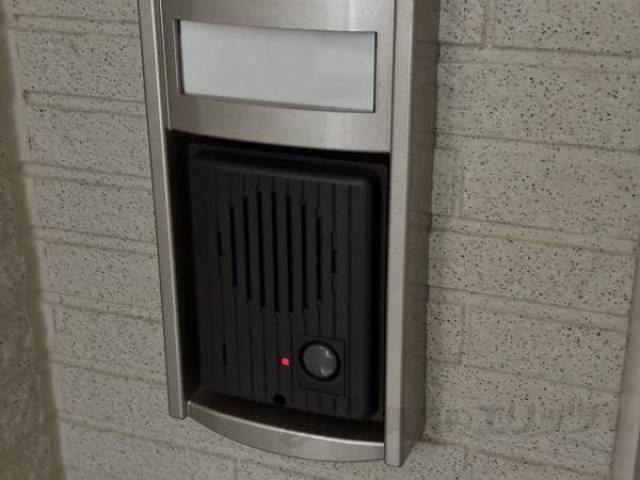 玄関前インターホン