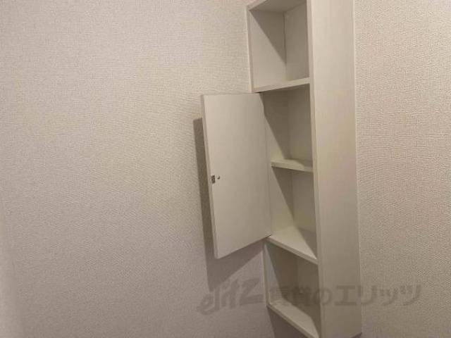 トイレ　トイレ上の収納