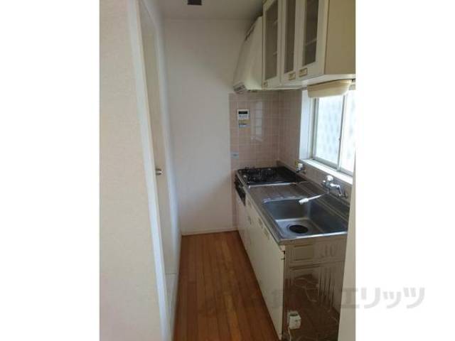 キッチン　キッチンにも窓あり！