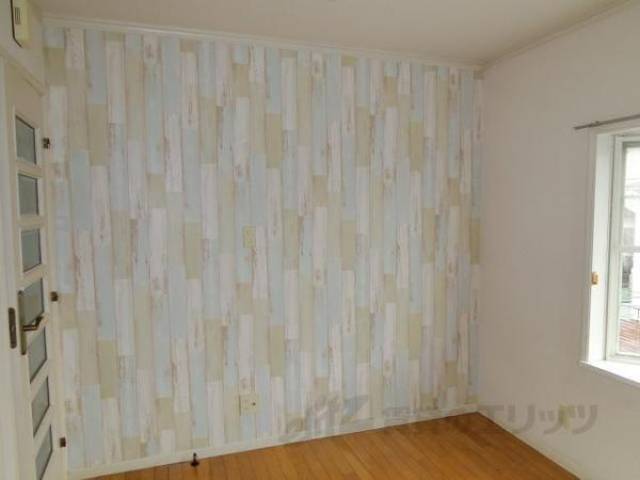 リビング　おしゃれな壁紙