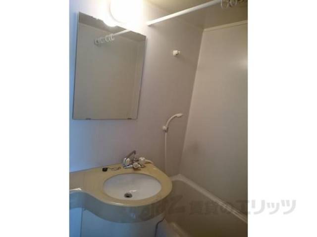 洗面所　3点ユニットバスです