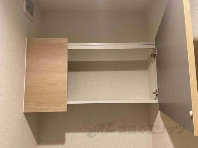 トイレ　トイレ上の収納