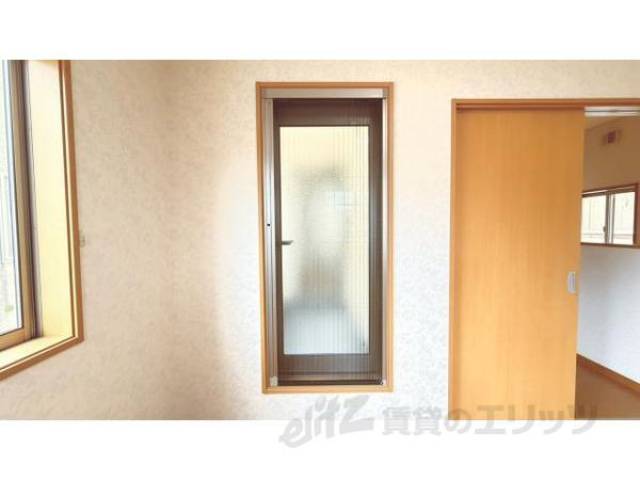 その他　両部屋からバルコニーに出れます