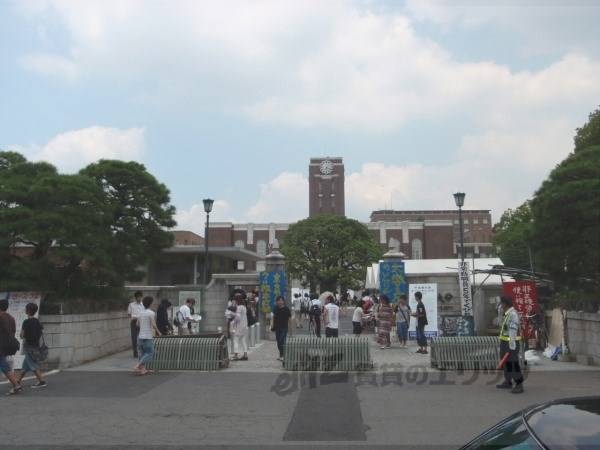 京都大学正門前