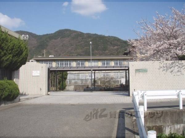 大宅中学校