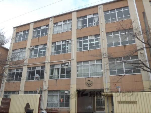 栗陵中学校