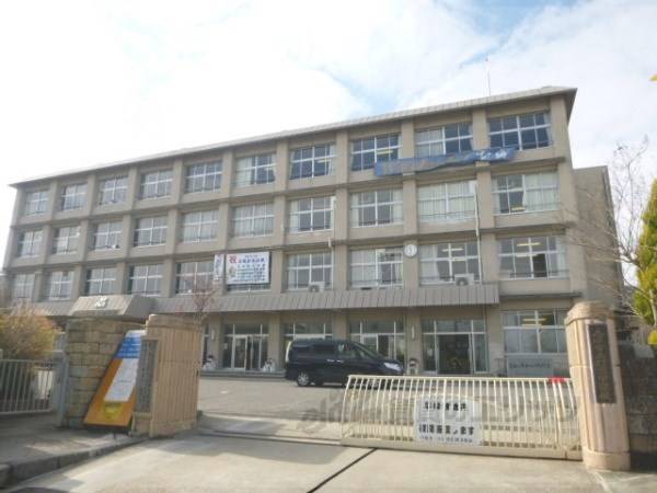 打出中学校