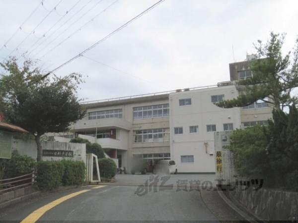 日新中学校