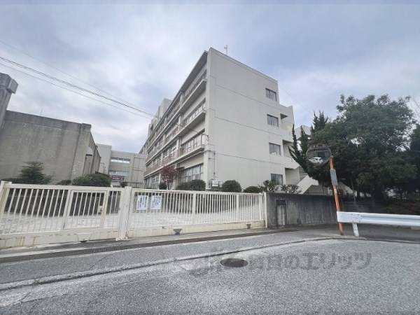 宝塚市立高司中学校