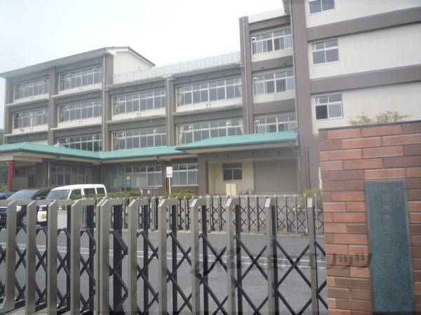 大宝東小学校