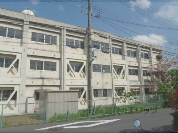 石山小学校