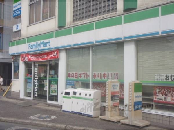 ファミリーマート 富野荘駅前店