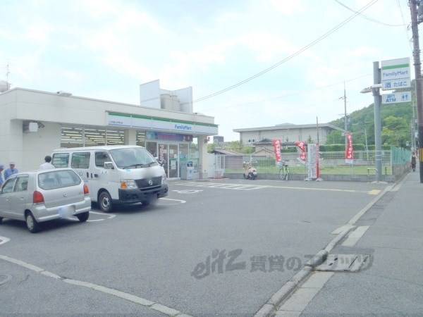 ファミリーマート 立命館大学前店
