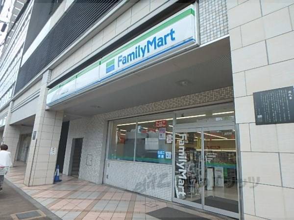 ファミリーマート 六地蔵駅前店