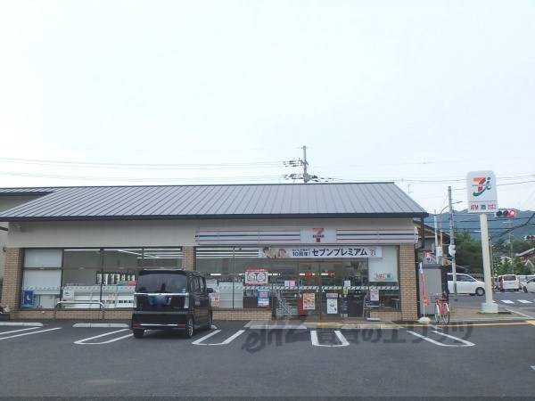 セブンイレブン 伏見石田大山