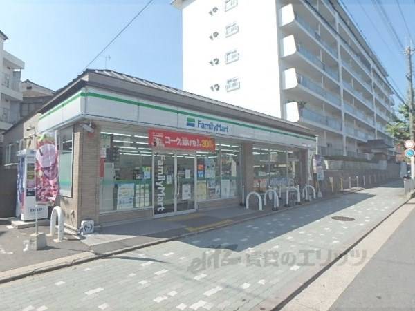 ファミリーマート 佛教大学前店
