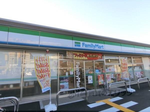 ファミリーマート　木津駅前店