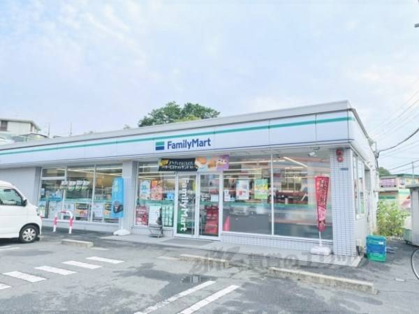 ファミリーマート　奈良鶴舞東町店