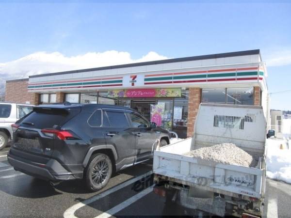 セブンイレブン　伊吹春照店