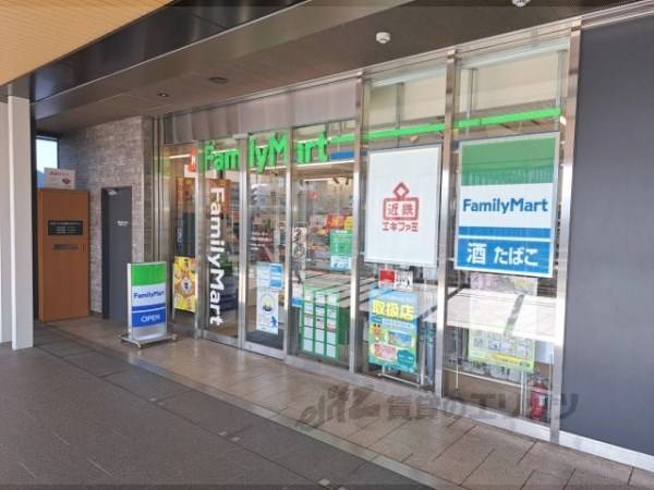 ファミリーマート　近鉄西大寺駅改札外橋上
