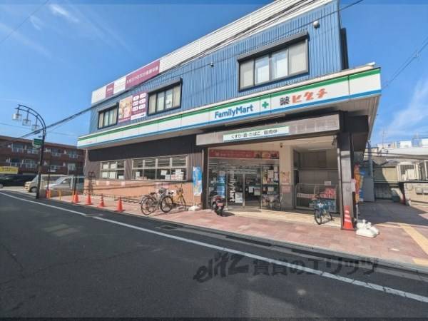 ファミリーマート　薬ヒグチ岩田南店