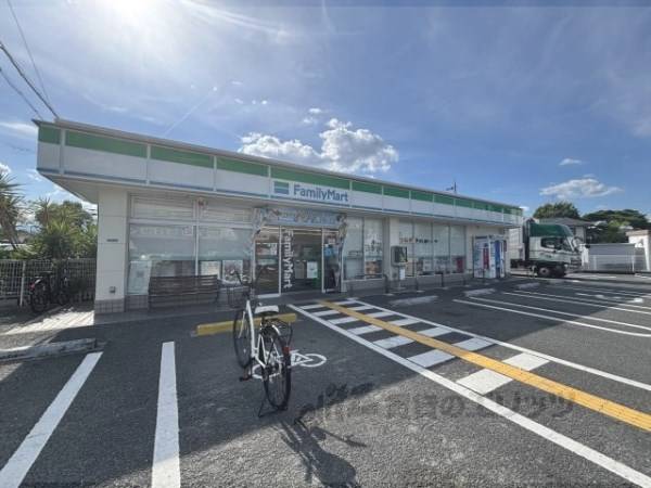 ファミリーマート　伊丹鴻池店