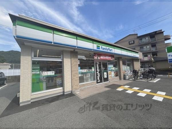 ファミリーマート　川西でざいけ店