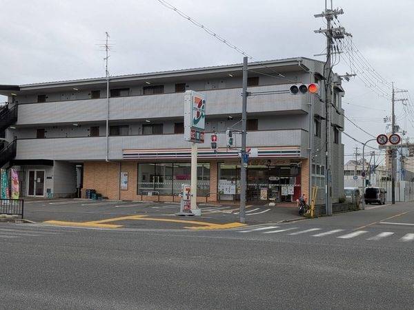 セブンイレブン吹田川岸町店