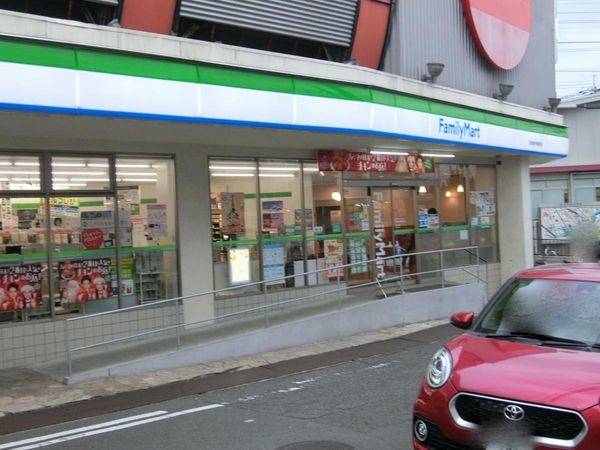 ファミリーマート阪急総持寺駅前店