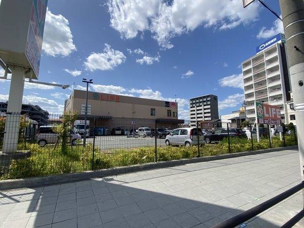 ライフ東淡路店