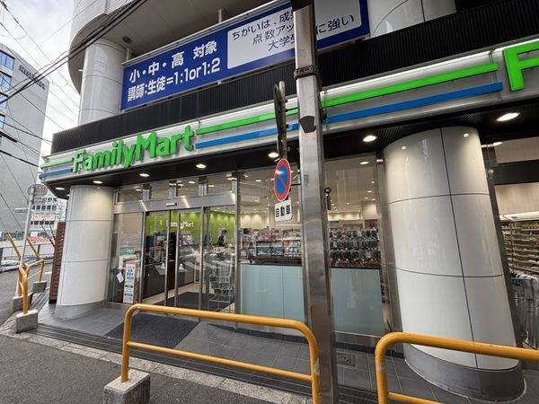 ファミリーマート十三本町店
