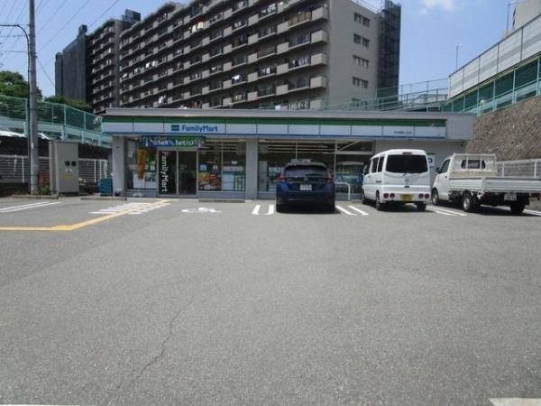 ファミリーマート茨木美穂ヶ丘店