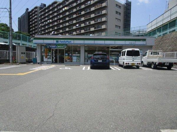 ファミリーマート茨木美穂ヶ丘店