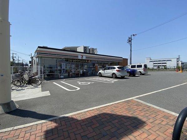 セブンイレブン吹田東御旅町店
