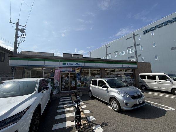 ファミリーマート吹田大橋店