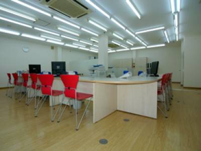 賃貸のエリッツ山科店の店内