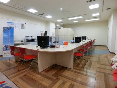 賃貸のエリッツ白梅町店の店内