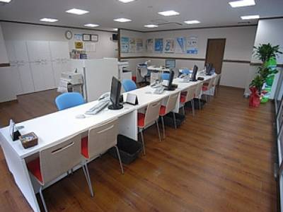 賃貸のエリッツ二条駅前店の店内