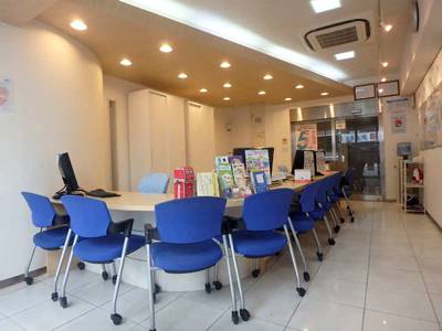 賃貸のエリッツ四条烏丸店の店内